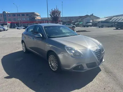 Usata Alfa Romeo Giulietta Distinctive 170 CV (125 kW) 2011 Grigio Utilitaria
