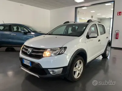 Usado Dacia Sandero Ambiance 90 CV (66 kW) 2016 Blanco Berlina