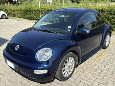Usata VW New Beetle 101 CV (74 kW) 2005 Blu/azzurro Utilitaria