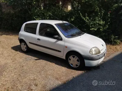 Usata Renault Clio II 58 CV (42 kW) 1998 Bianco Berlina
