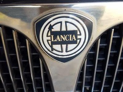 Usado Lancia Delta 80 CV (58 kW) 1992 Azul Utilitario