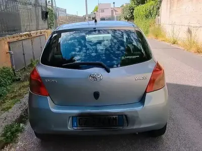 Usata Toyota Yaris 75 CV (55 kW) 2006 Grigio Berlina