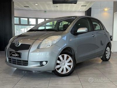 Usata Toyota Yaris 87 CV (63 kW) 2008 Grigio Utilitaria