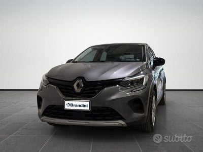 Usata Renault Captur Equilibre 91 CV (66 kW) 2023 Grigio SUV