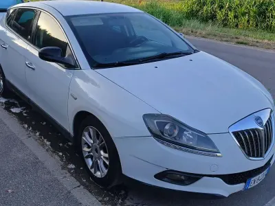 Usata Lancia Delta Silver 120 CV (88 kW) 2012 Bianco Utilitaria