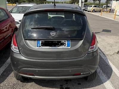 Usata Lancia Ypsilon 80 CV (58 kW) 2015 Grigio Utilitaria