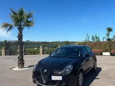 Gebraucht Alfa Romeo Giulietta 120 PS (88 kW) 2019 Schwarz Kleinwagen