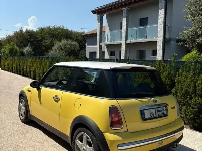 Usata Mini Cooper 85 CV (62 kW) 2004 Giallo Utilitaria