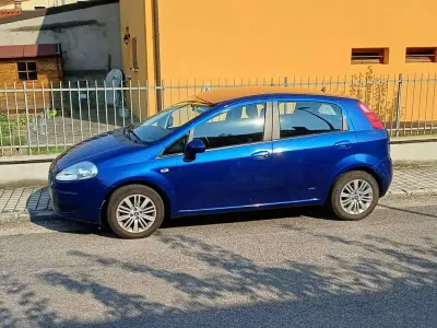 Usata Fiat Grande Punto Dynamic 65 CV (47 kW) 2009 Blu/azzurro Utilitaria