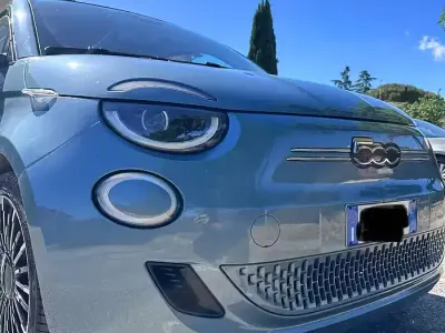Usata Fiat 500e Icon 86 kW (118 CV) 2021 Blu/azzurro Cabrio