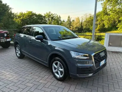 Usado Audi Q2 Business 150 CV (110 kW) 2020 Gris SUV