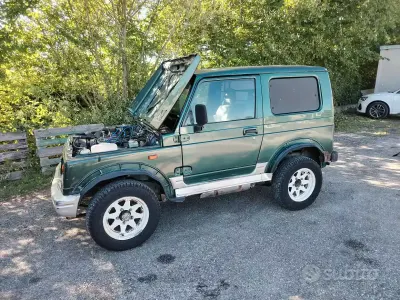 Usata Suzuki Samurai