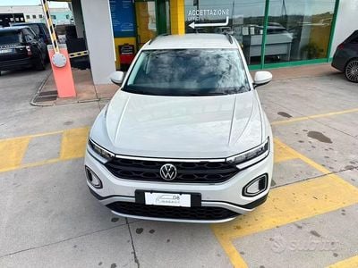 Usado VW T-Roc Life 110 CV (80 kW) 2023 Beige SUV