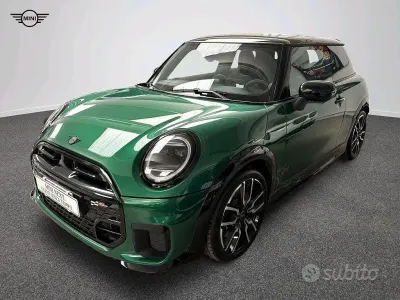 Usata Mini John Cooper Works 156 CV (114 kW) 2025 Verde / metallizzato Utilitaria