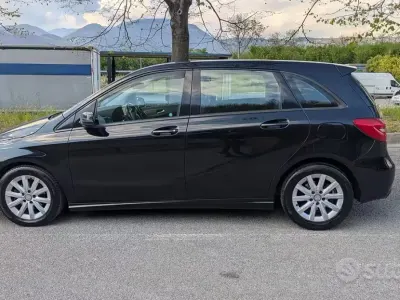 Usata Mercedes B180 109 CV (80 kW) 2013 Nero Utilitaria