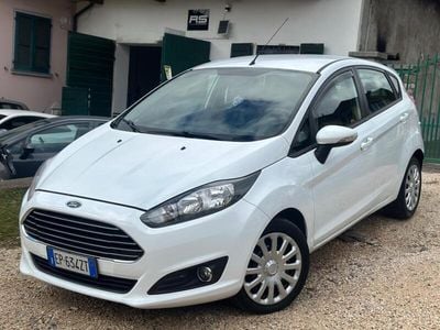 Usata Ford Fiesta Titanium 95 CV (69 kW) 2012 Bianco Utilitaria