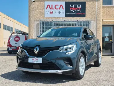 Usata Renault Captur Zen 101 CV (74 kW) 2022 Grigio SUV