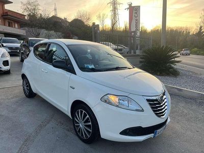 Usata Lancia Ypsilon Platinum 69 CV (50 kW) 2014 Vaniglia Utilitaria
