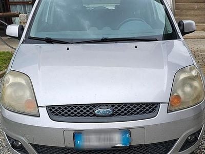 Usata Ford Fiesta 73 CV (53 kW) 2008 Grigio Utilitaria