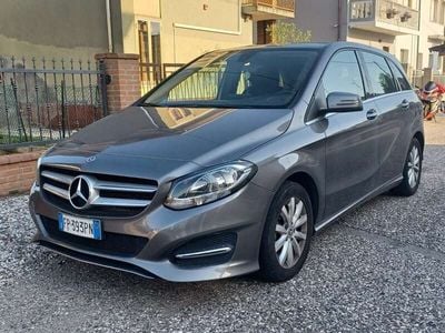 Usata Mercedes B180 109 CV (80 kW) 2018 Argento Monovolume