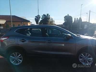 Usata Nissan Qashqai Acenta 115 CV (84 kW) 2016 Grigio SUV