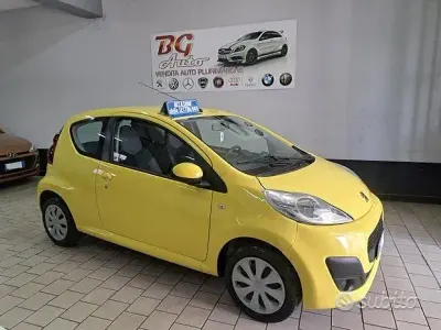 Usata Peugeot 107 68 CV (50 kW) 2013 Nero Utilitaria