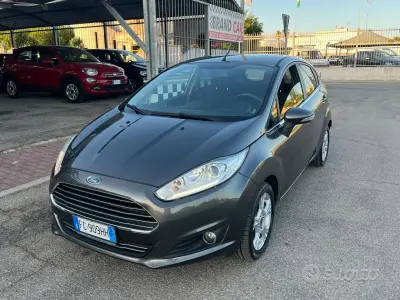 Usata Ford Fiesta Titanium 95 CV (69 kW) 2016 Grigio Utilitaria