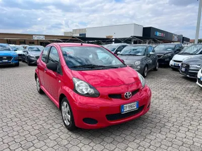 Second-hand Toyota Aygo 68 CP (50 kW) 2010 Roșu Hatchback