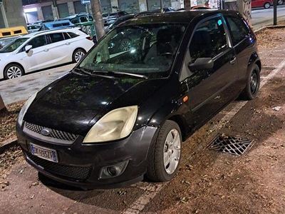 Usata Ford Fiesta 73 CV (53 kW) 2004 Utilitaria