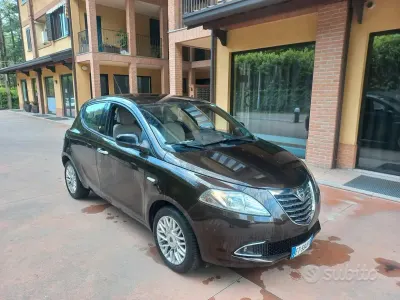 Gebraucht Lancia Ypsilon Gold 69 PS (50 kW) 2013 Braun Kleinwagen