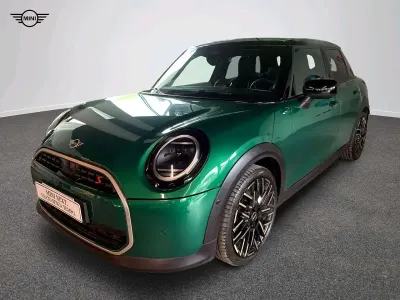 Usata Mini Cooper Favoured 150 kW (204 CV) 2025 Verde Utilitaria