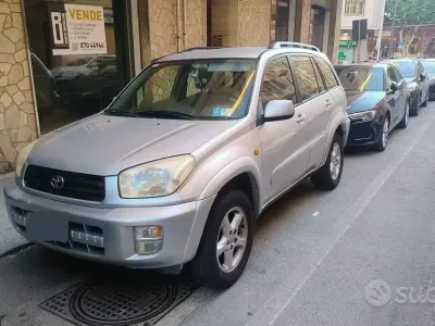Usata Toyota RAV4 150 CV (110 kW) 2003 Grigio SUV