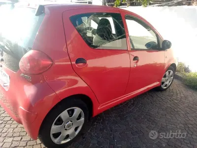 Usata Toyota Aygo 68 CV (50 kW) 2008 Rosso Utilitaria