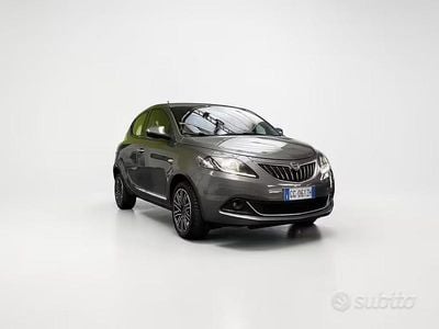 Usado Lancia Ypsilon Gold 70 HP (51 kW) 2021 Cinzento Citadino