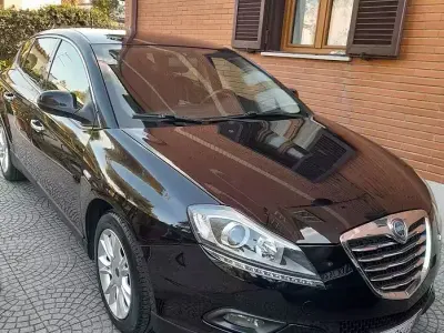 Usata Lancia Delta 105 CV (77 kW) 2012 Nero Utilitaria