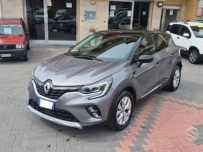 Usata Renault Captur Techno 100 CV (73 kW) 2022 Grigio SUV