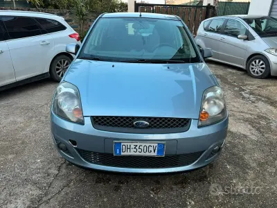 Usata Ford Fiesta Titanium 68 CV (50 kW) 2007 Bluazzurro Utilitaria
