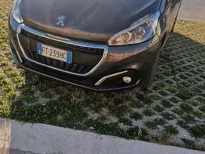 Usata Peugeot 208 Allure 75 CV (55 kW) 2019 Utilitaria