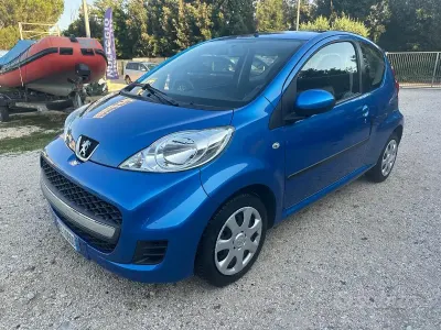 Usata Peugeot 107 68 CV (50 kW) 2010 Bluazzurro Utilitaria