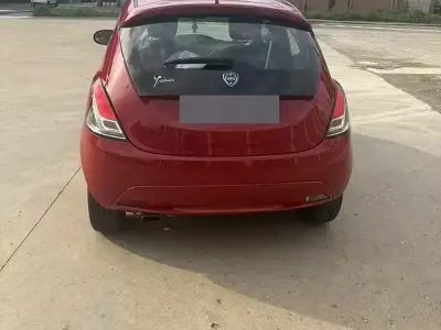 Usata Lancia Ypsilon 69 CV (50 kW) 2018 Rosso Utilitaria