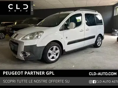 Usata Peugeot Partner Tepee Premium 119 CV (87 kW) 2010 Bianco Monovolume