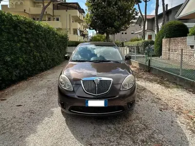 Usata Lancia Ypsilon 69 CV (50 kW) 2011 Marrone Utilitaria
