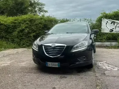 Usata Lancia Delta 120 CV (88 kW) 2011 Utilitaria