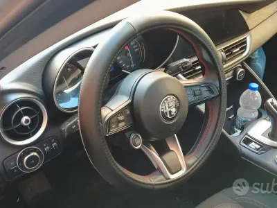 Usata Alfa Romeo Giulia 160 CV (117 kW) 2025 Grigio Berlina
