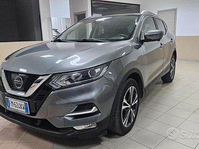 Usata Nissan Qashqai N-Connecta 110 CV (80 kW) 2017 Grigio SUV
