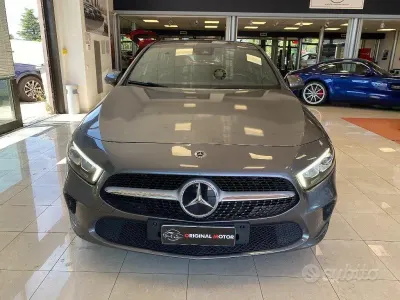 Usata Mercedes A180 116 CV (85 kW) 2022 Grigio Berlina