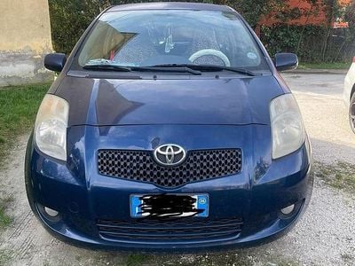 Usata Toyota Yaris Sol 69 CV (50 kW) 2005 Blu Berlina