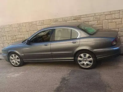 Usata Jaguar X-type Classic 131 CV (96 kW) 2004 Grigio Berlina