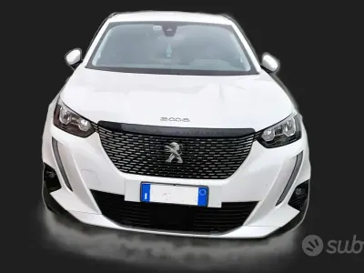 Usata Peugeot 2008 Allure 110 CV (80 kW) 2021 Bianco SUV