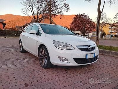 Usata Opel Astra Cosmo 140 CV (102 kW) 2012 Bianco Station wagon